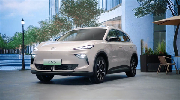 開(kāi)創(chuàng)傳統(tǒng)車企先河，MG重新發(fā)布ES5，“領(lǐng)先一代、便宜一萬(wàn)”重塑格局